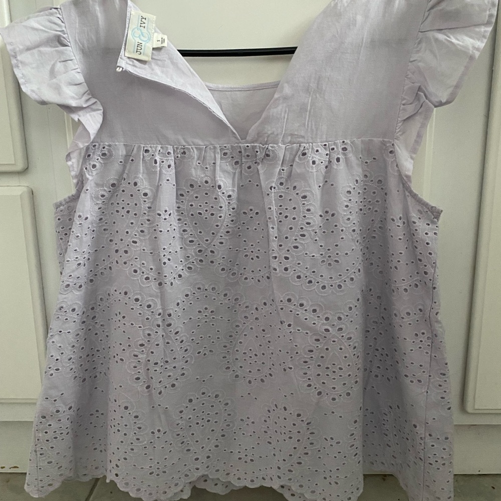 A very cute lavender top.